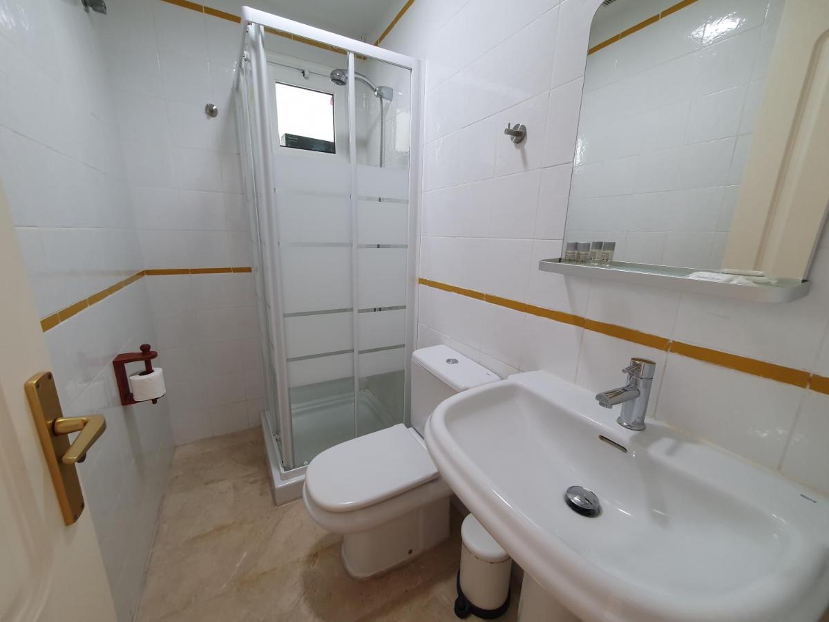 Modern Family Home Above Swimming Pool Пуерто Рико Екстериор снимка