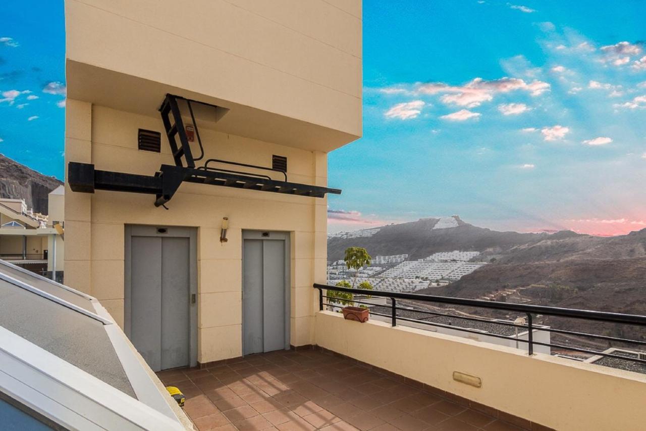Modern Family Home Above Swimming Pool Пуерто Рико Екстериор снимка