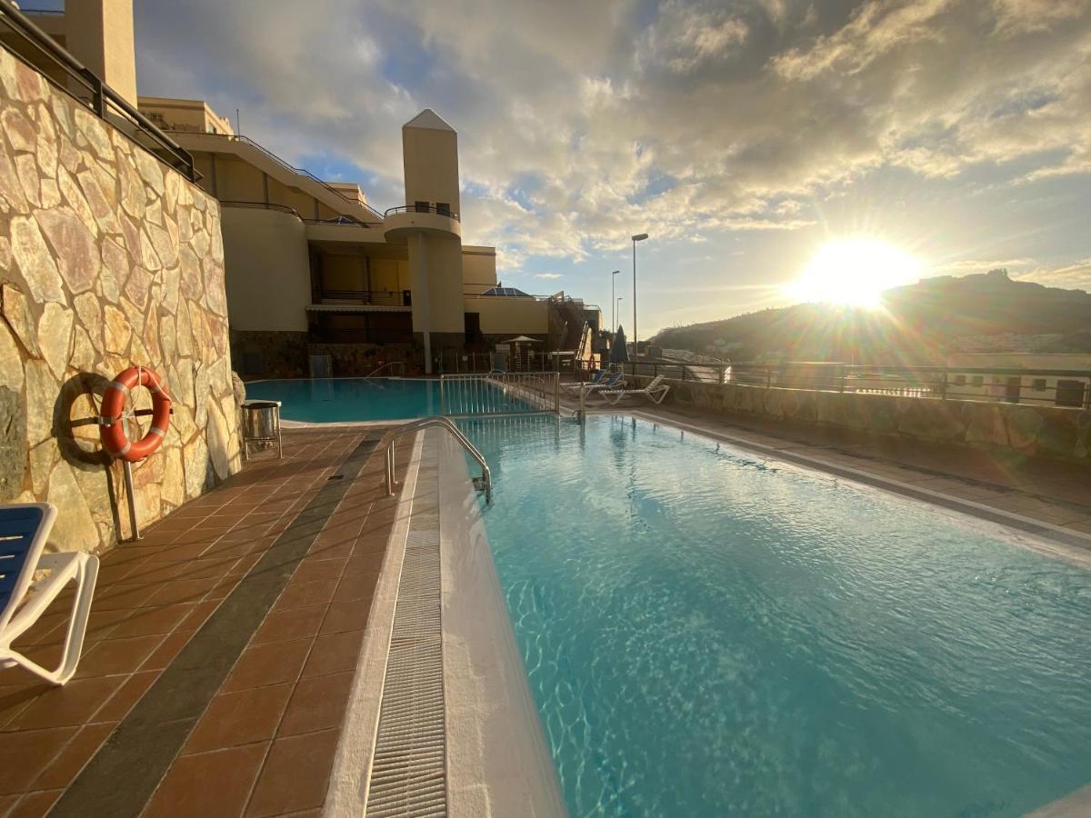 Modern Family Home Above Swimming Pool Пуерто Рико Екстериор снимка